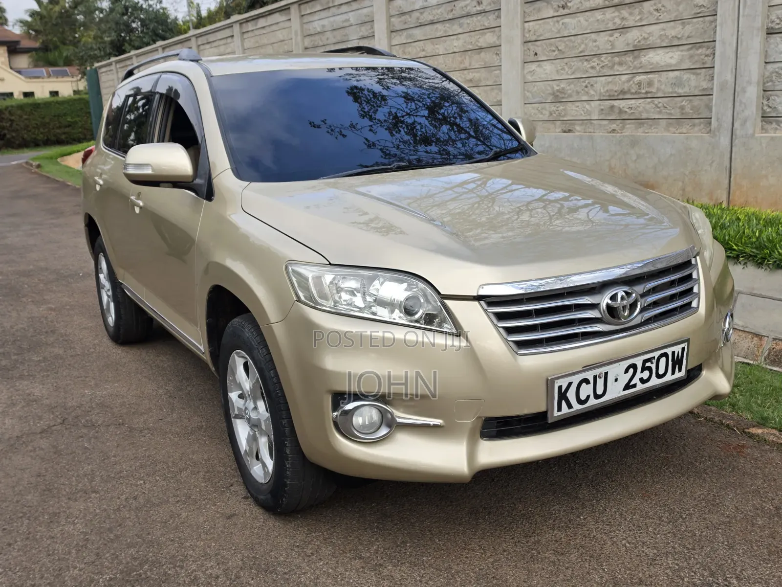 Toyota Vanguard 2012 Gold