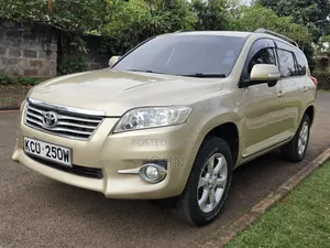 Toyota Vanguard 2012 Gold