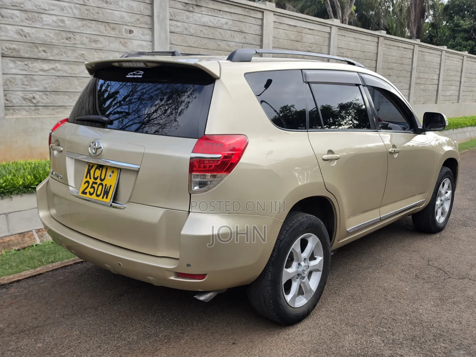Toyota Vanguard 2012 Gold