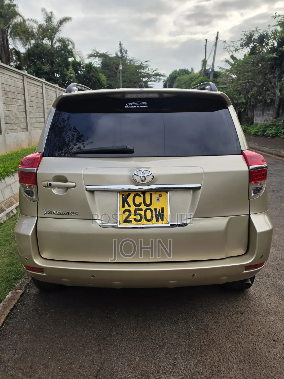 Toyota Vanguard 2012 Gold