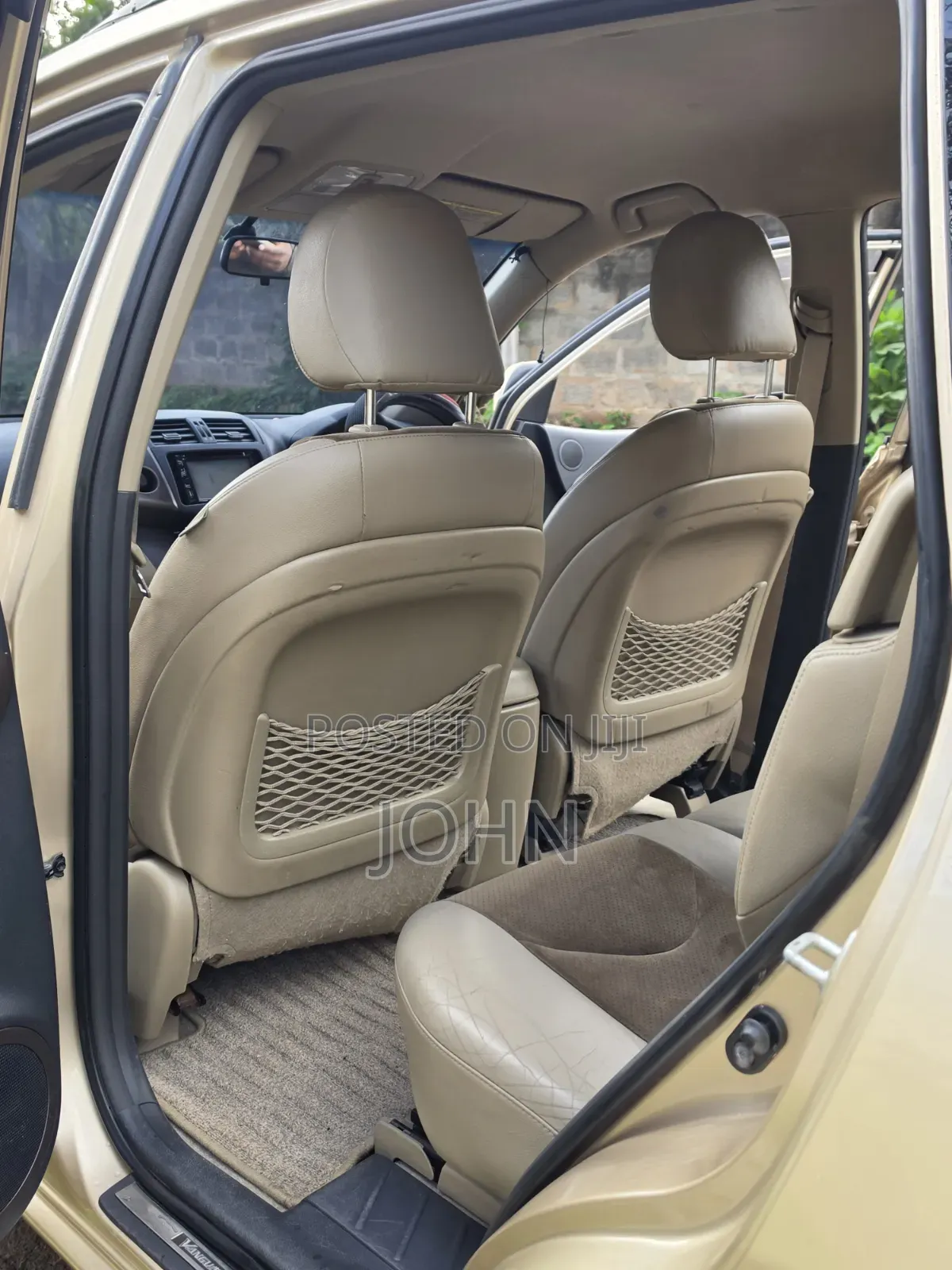 Toyota Vanguard 2012 Gold