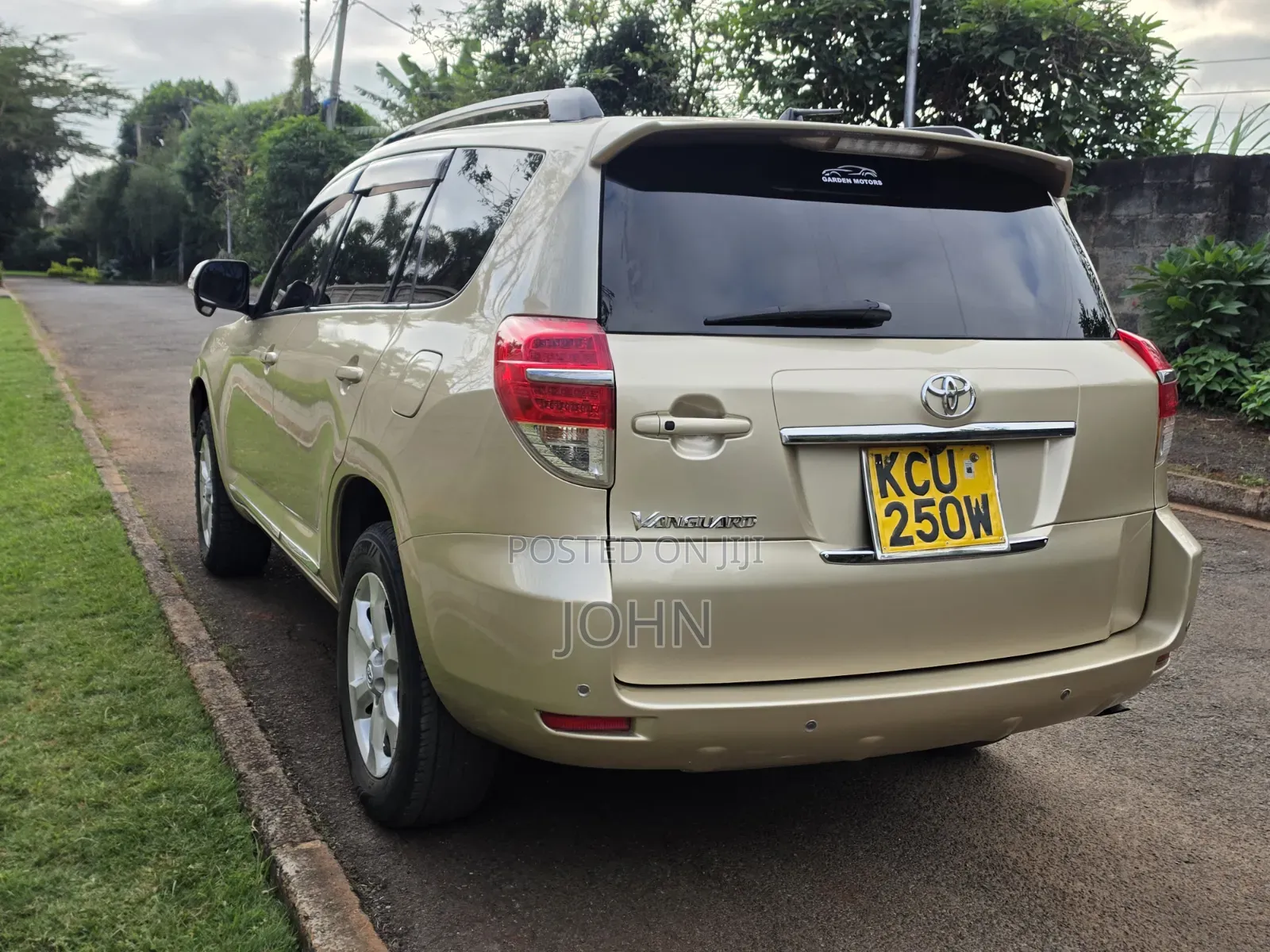 Toyota Vanguard 2012 Gold
