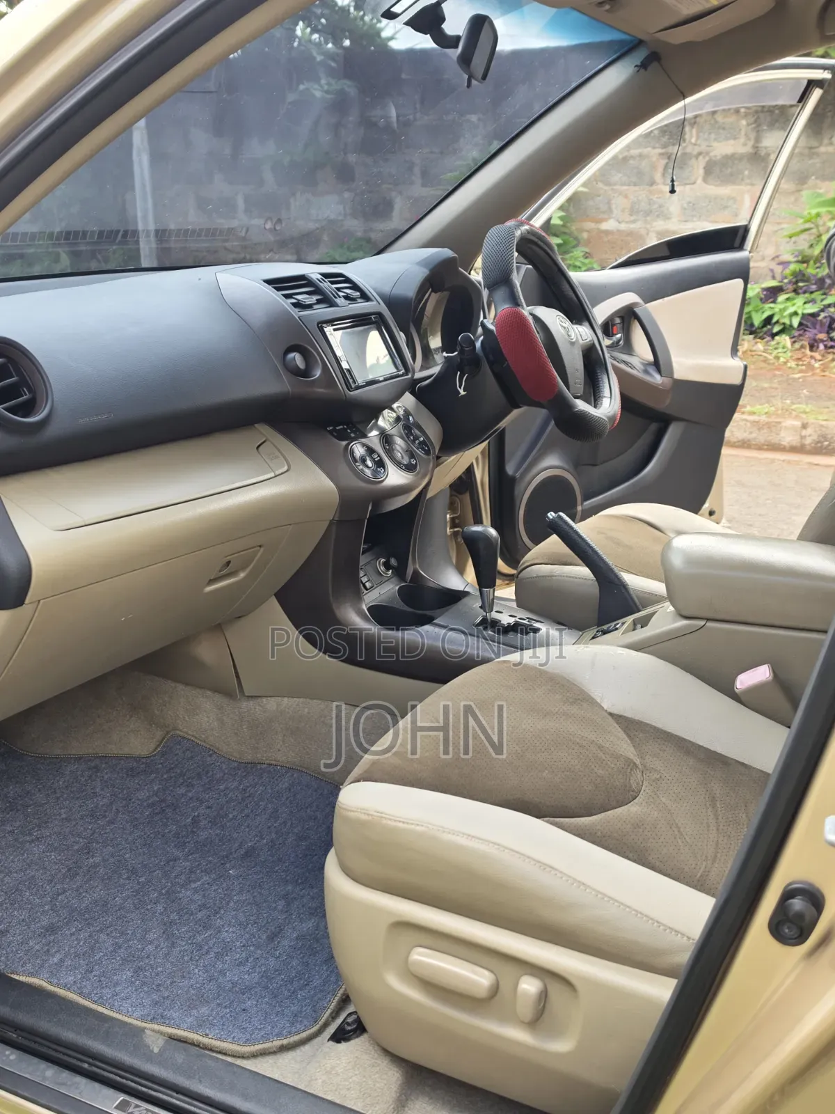 Toyota Vanguard 2012 Gold