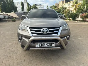 Toyota Fortuner 2019 Gold