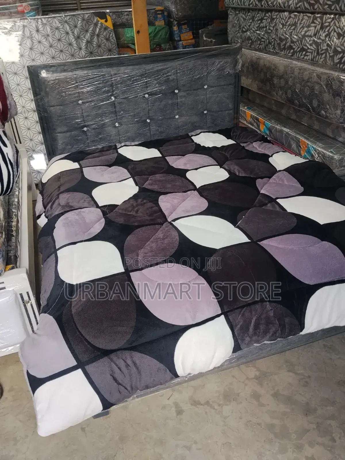Woolen Duvet 5x6 Soft Warm and Stylish Pattern