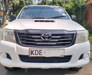 Toyota Hilux 2014 White