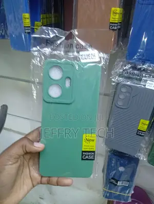 Green Realme C55 Fashion Case Features a Raised Camera Module