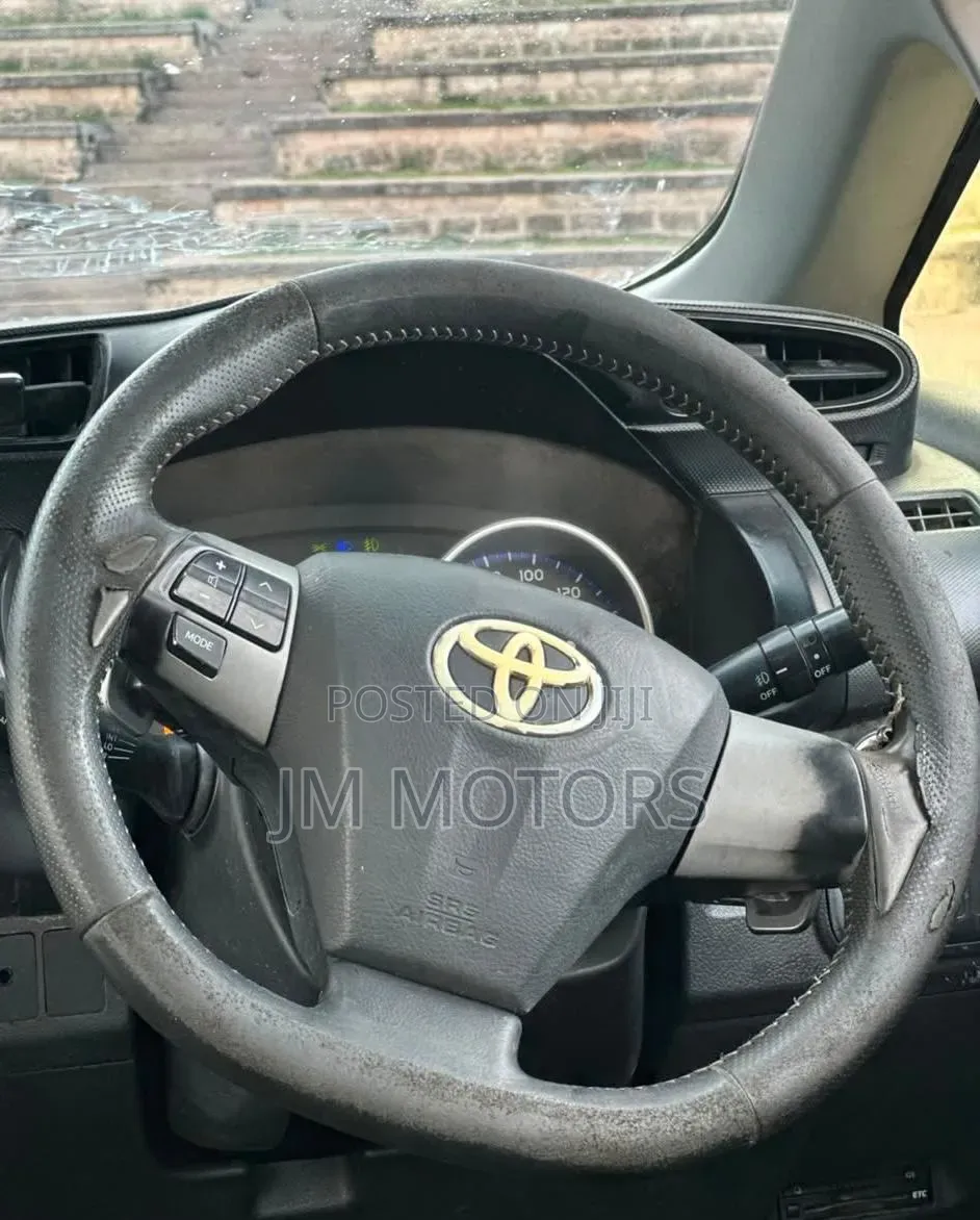 Toyota Wish 2012 Black