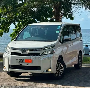 Toyota Voxy 2019 Off white