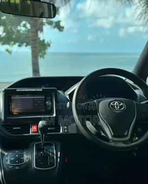 Toyota Voxy 2019 Off white