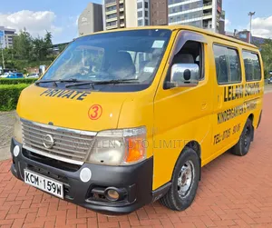 Nissan Caravan (Urvan) 2010 Yellow