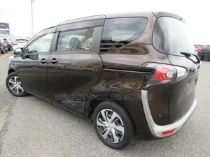 Toyota Sienta 2019