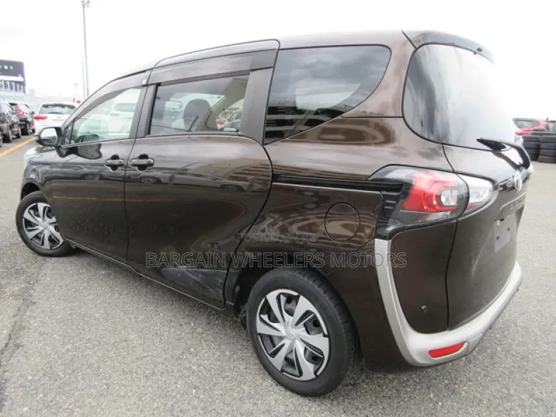 Toyota Sienta 2019