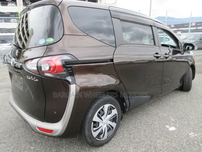 Toyota Sienta 2019
