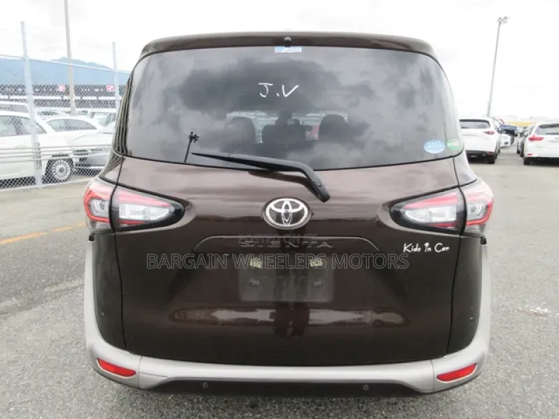Toyota Sienta 2019