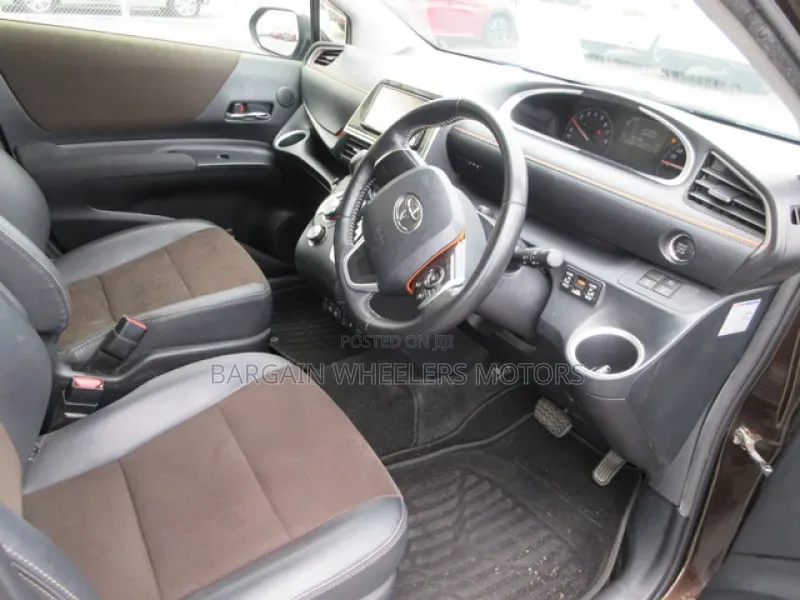 Toyota Sienta 2019