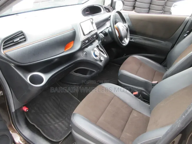 Toyota Sienta 2019
