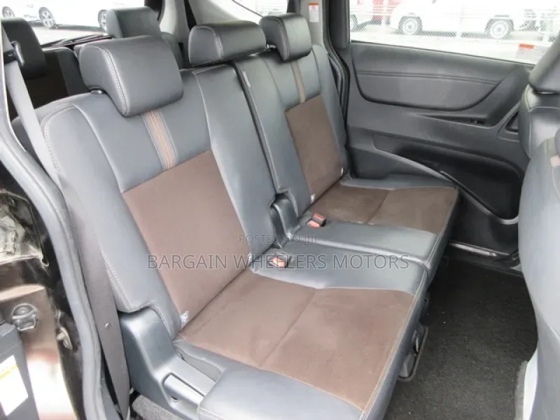 Toyota Sienta 2019