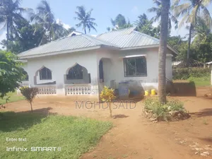 3bdrm Bungalow in Jacaranda Beach Road, Malindi for sale