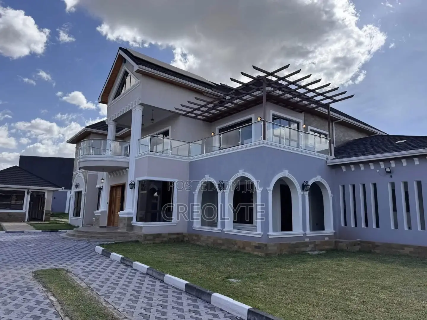 Frameless Glass Balcony Balustrade for Luxury Homes