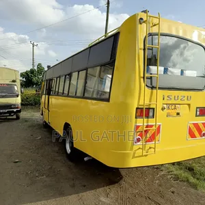 Isuzu NQR 2015 Yellow