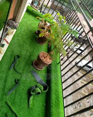 Green Artificial Lawn for Modern Residential Landscaping