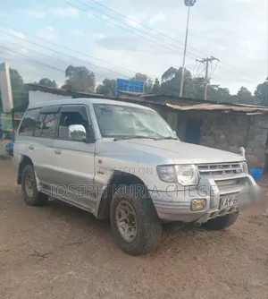 Mitsubishi Pajero 2000 Silver