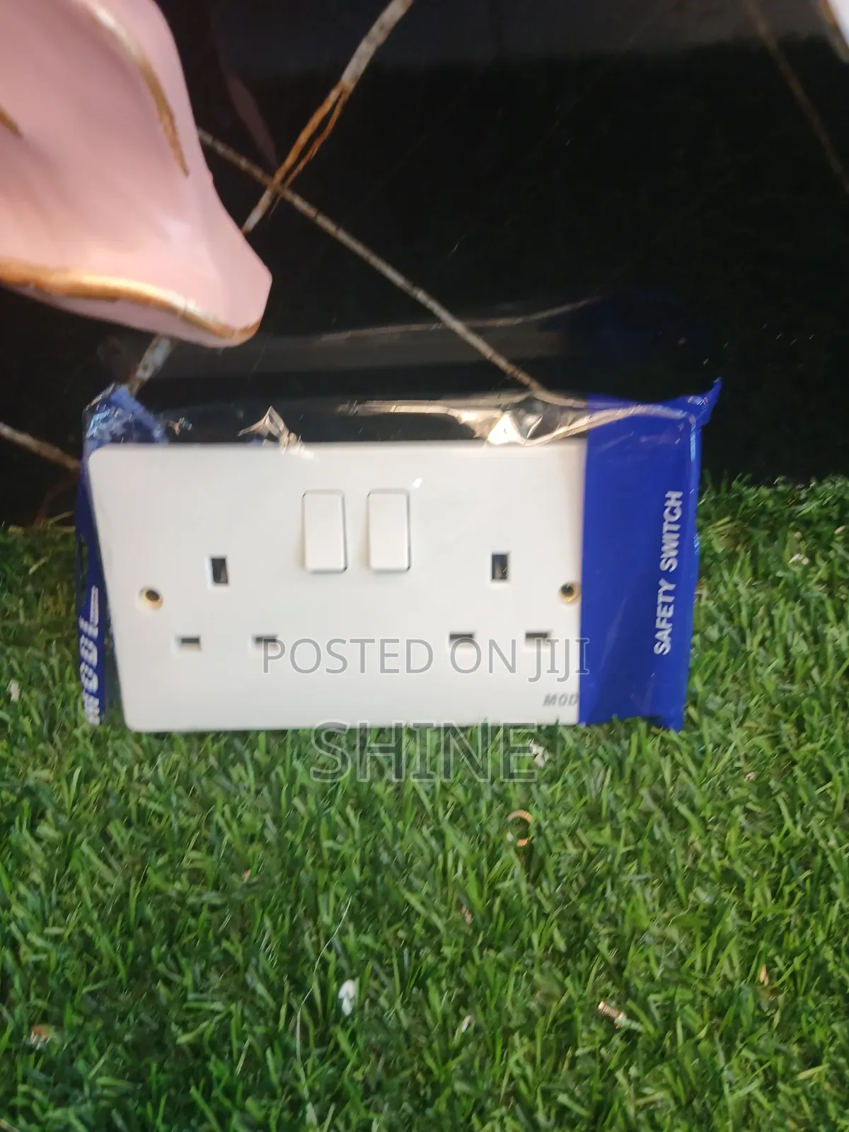 Modi Twin Socket