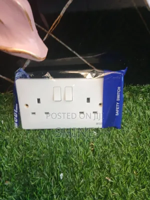 Modi Twin Socket