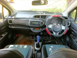 Toyota Vitz 2014 Silver