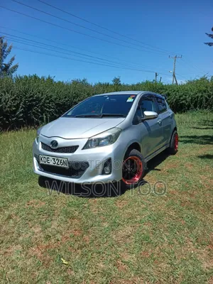 Toyota Vitz 2014 Silver