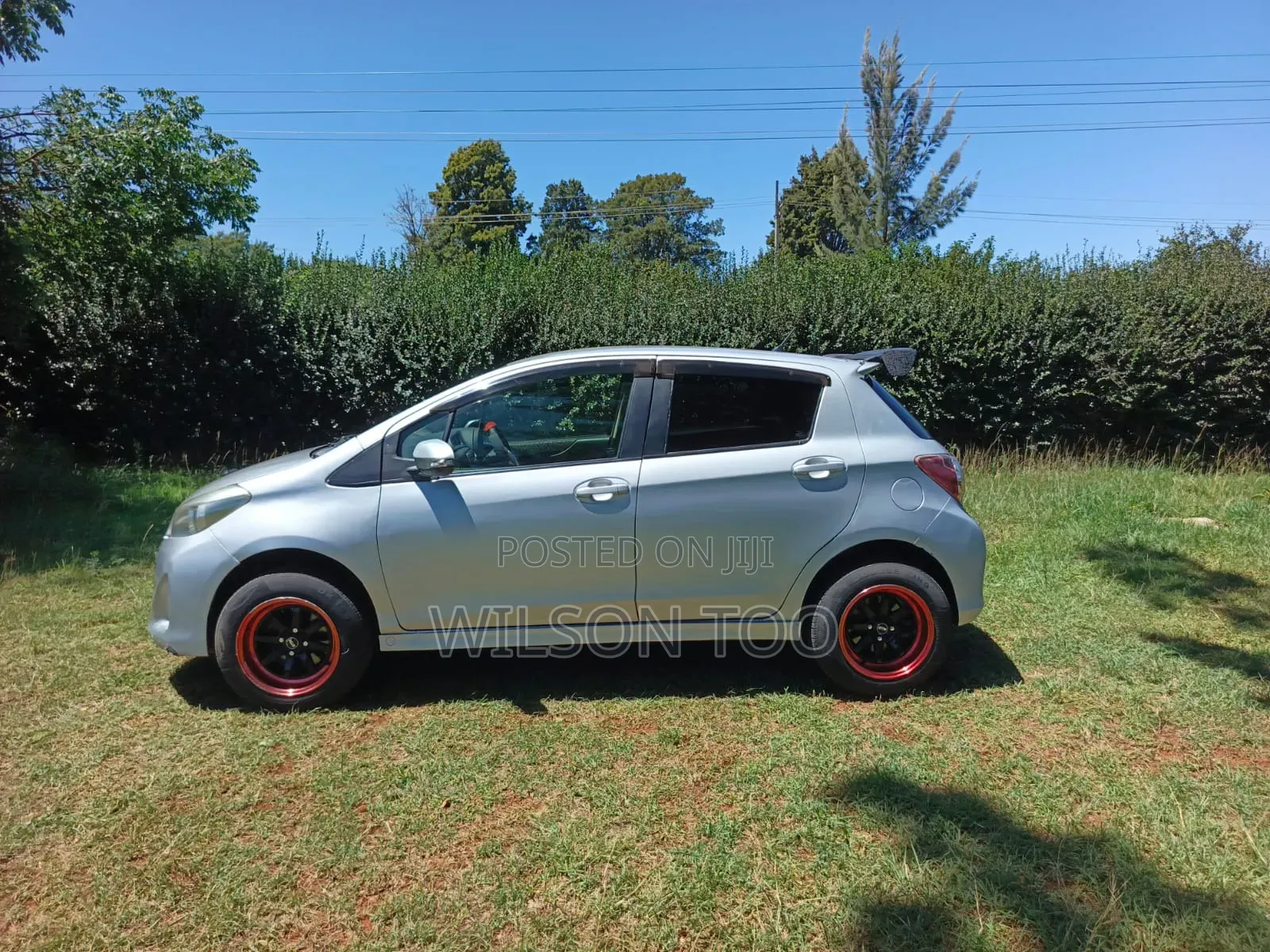 Toyota Vitz 2014 Silver