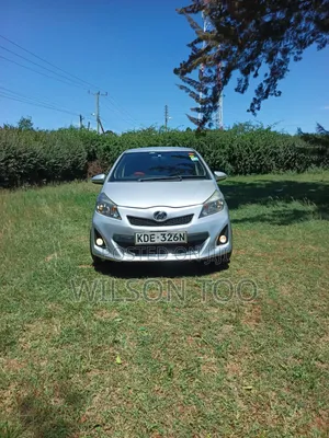 Toyota Vitz 2014 Silver