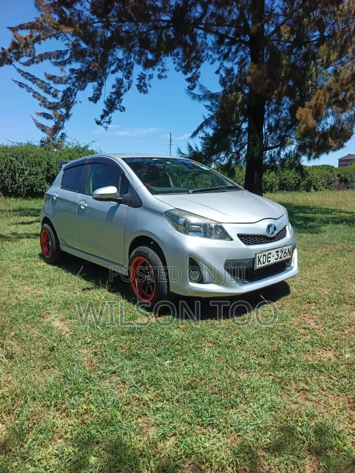 Toyota Vitz 2014 Silver