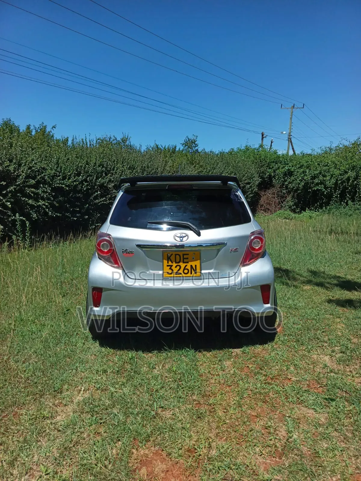 Toyota Vitz 2014 Silver