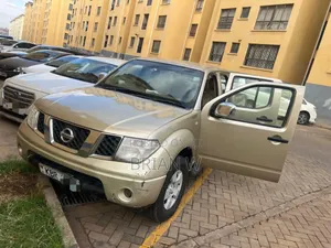 Nissan Navara 2011 Gold
