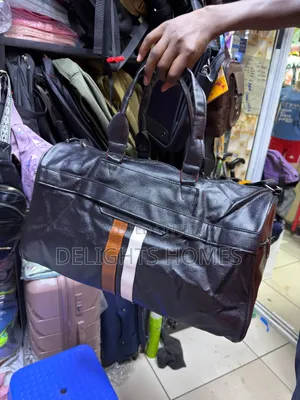 Stylish Leather-Look Duffle Bag_yu