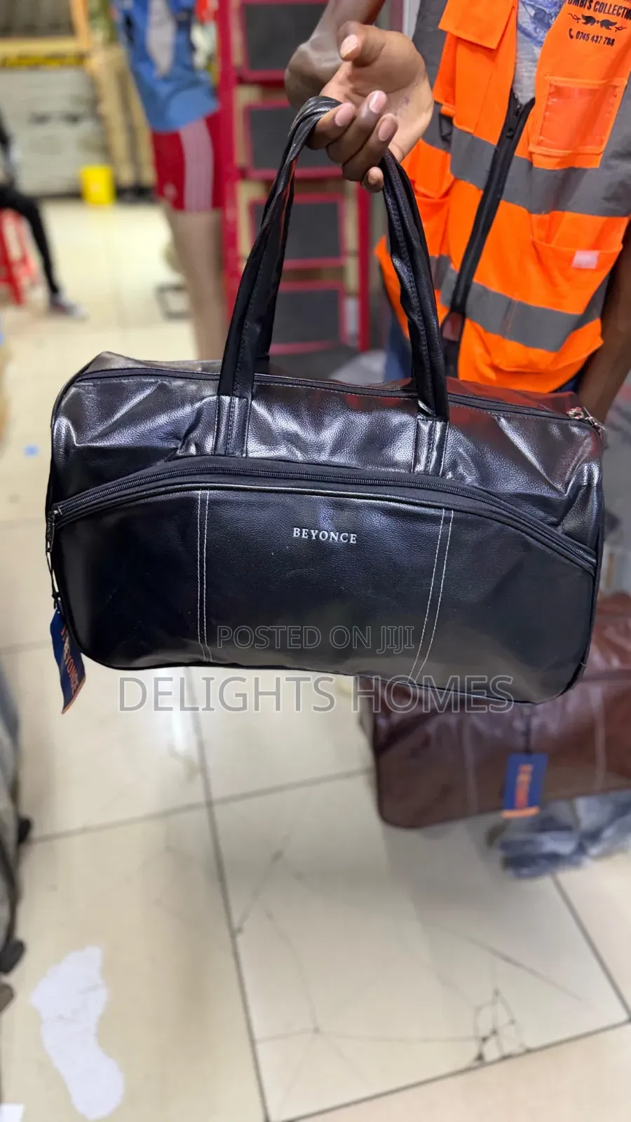 Stylish Leather-Look Duffle Bag —Yu