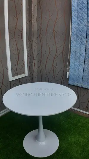 Coffee Table; Round White Marble Coffee Table