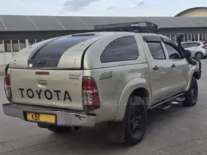 Toyota Hilux 2011 Beige