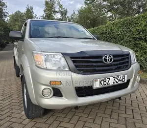 Toyota Hilux 2014 Gold