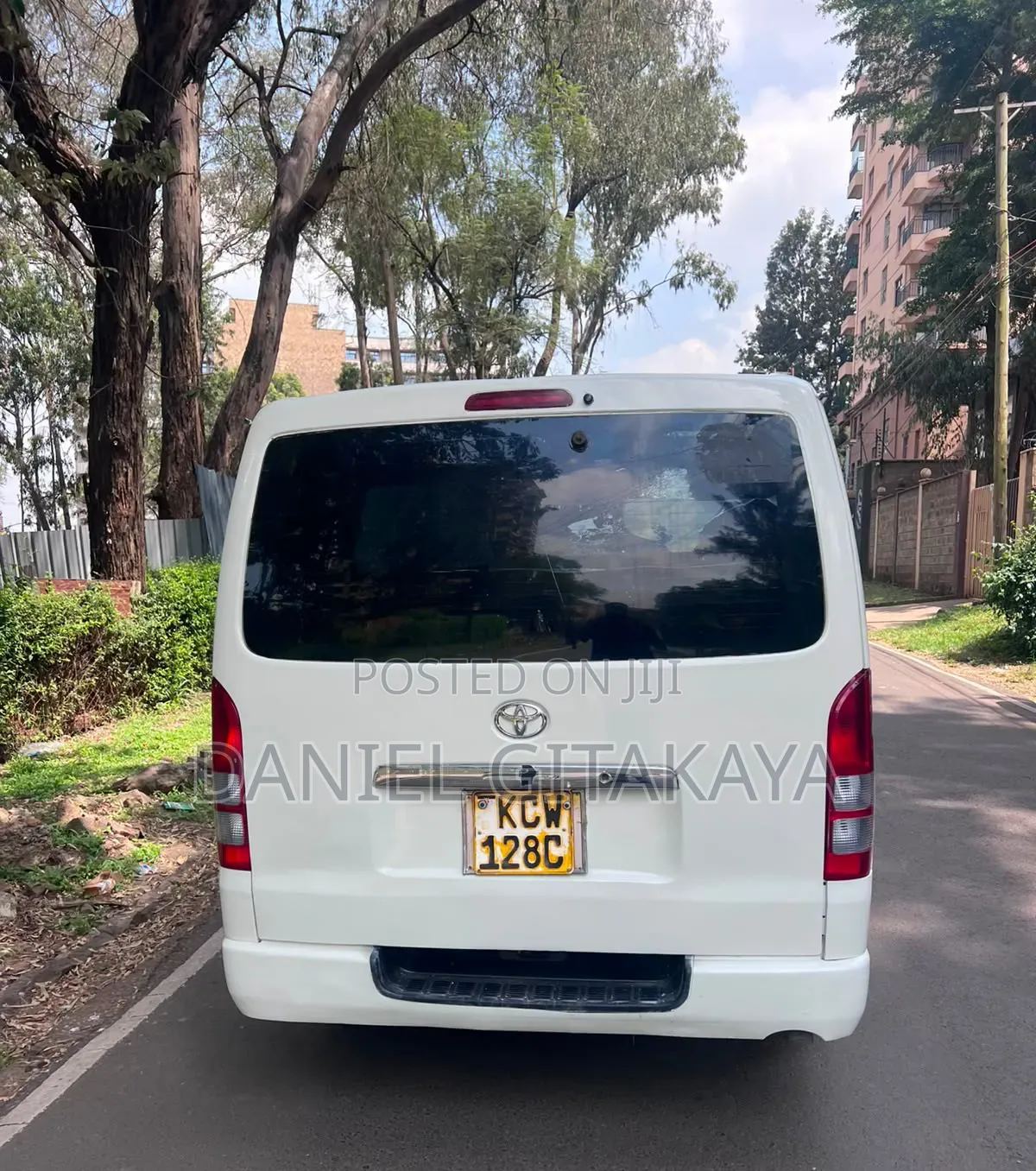 Toyota HiAce 2013 White