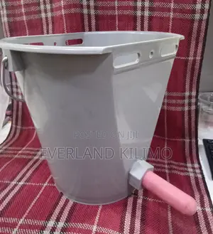 Calf Feeding Buckets With Teat