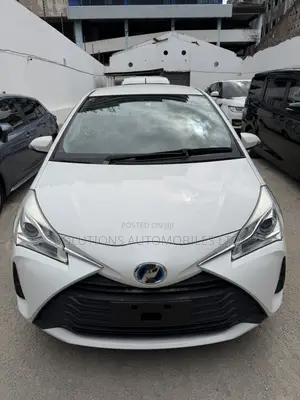 Toyota Vitz 1.5 FWD Hybrid 5dr 2019 White