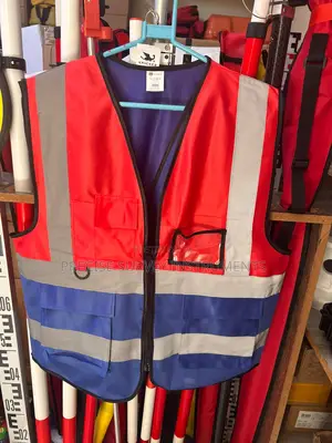 Reflective Utility Work Vest For Outdoor Professionals