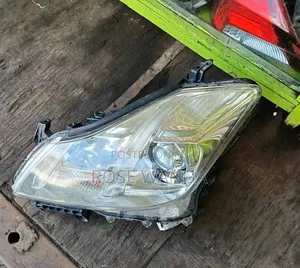 Crown 2012 Headlight