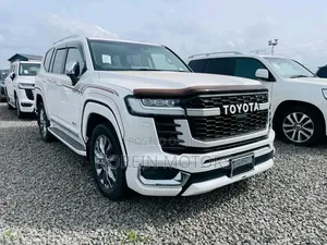 Toyota Land Cruiser 2023 Pearl