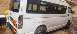 Toyota HiAce 2010 White