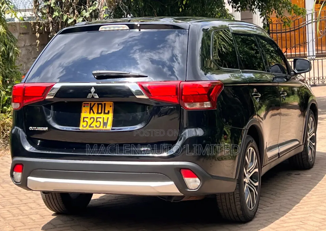 Mitsubishi Outlander 2016 Black