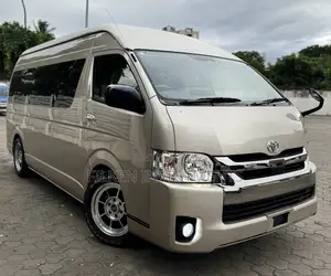 Toyota HiAce 2019 Gold